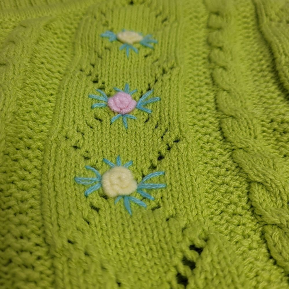 New Cider Lime Green Floral Embroidery Knit Sweater Cropped Tank Top M — image 4 of 8
